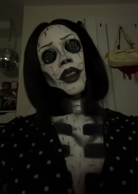 Button Eye Doll AI: The Coraline Filter Trend From One Photo — AI meme template preview