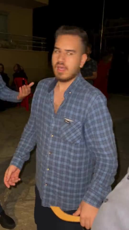 Gömleği Cekete Dönüşen Adam AI: Dance the Viral Turkish Wedding Clip — AI meme template preview